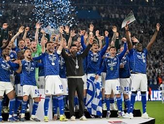 Mit Freibier und Derby-Vorfreude: Schalke feiert die Schale