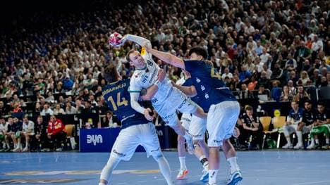Die Füchse Berlin und der Bergischer HC kämpfen um den DHB-Pokal