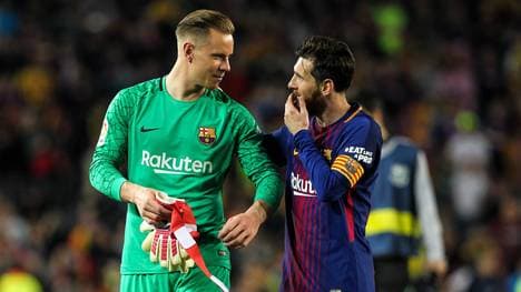 Marc-Andre ter Stegen (l.) verwies Lionel Messi bei einer Fan-Umfrage auf den zweiten Platz