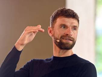 Obwohl Deutschland nicht als Topfavorit auf den WM-Titel gilt, ist sich Ex-Nationalspieler Thomas Müller sicher, dass man mit der DFB-Elf trotzdem rechnen kann. Genügend Qualität sei vorhanden.
