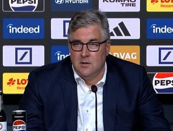 Eintracht Frankfurts Vorstandsvorsitzender Axel Hellmann hat auf einer Pressekonferenz gegen Ex-Trainer Albert Riera ausgeteilt. 