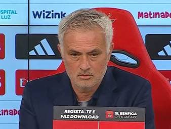 Nach dem Rassismus-Vorfall in der Champions League geriet Trainerlegende José Mourinho in die Kritik. Als der Benfica-Coach darauf angesprochen wird, will er sich allerdings nicht näher dazu äußern.