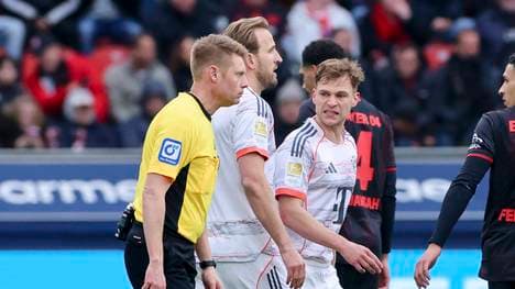 Christian Dingert (l.) erklärte seine Entscheidungen im Nachgang