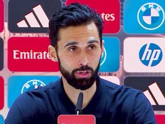Unter Pfeifkonzerten holt sich Real Madrid mit viel Glück drei Punkte gegen den Tabellen-17. Rayo Vallecano. Trainer Alvaro Arbeloa wehrt sich gegen Kritik und erklärt, dass er kein Zauberer sei.