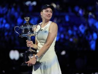 Elena Rybakina ringt Aryna Sabalenka in einem dramatischen Finale nieder und feiert ihren ersten Triumph in Melbourne. Auf dem Weg zum Titel schaltete die Kasachin gleich drei Top-Favoritinnen aus.