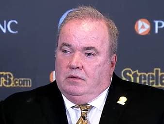 Mike McCarthy ist der neue Head Coach der Pittsburgh Steelers. Dem Ex-Packers-Coach ist direkt klar, wen er sich als Quarterback wünscht: seinen alten Bekannten Aaron Rodgers.