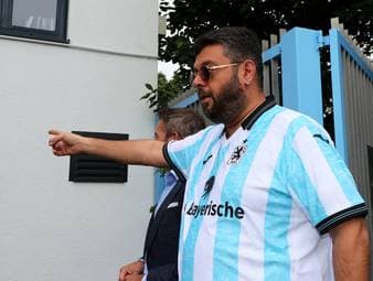 "Und ich bin weiterhin hier"