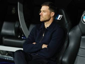 Nach dem neuerlichen Rückschlag in der Champions League wackelt der Xabi Alonso als Trainer von Real Madrid weiter. Doch die Stars der Königlichen stellen sich hinter ihren Trainer.