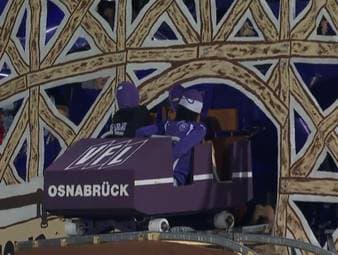 Vor dem Duell im DFB-Pokal zaubern die Fans des VfL Osnabrück einen echten Hingucker auf die Tribüne. Auch auf dem Rasen ist der Zweitligist für Spektakel zu haben.
