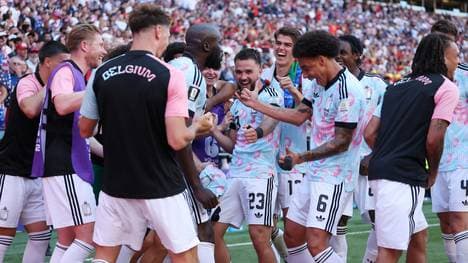 Die Belgier feiern das Tor zum 4:1