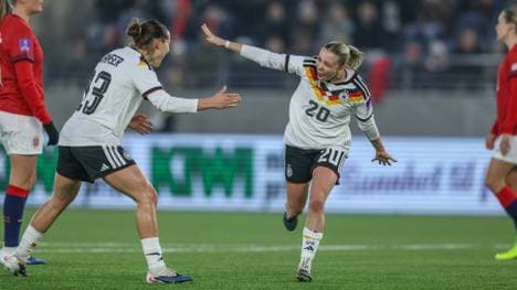 Elisa Senß bejubelt das 1:0 für Deutschland