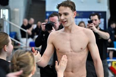 Schwimm-Talent schockiert von Rekord
