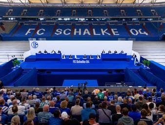 SPORT1-Reporter Oliver Müller ordnet die wichtigsten Erkenntnisse aus der Mitgliederversammlung rund um die Hefer-Wiederwahl und den Tönnies-Rückzug ein. 