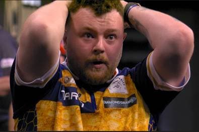 Dieser Blick sagt alles: 9-Darter lässt Halle kochen!