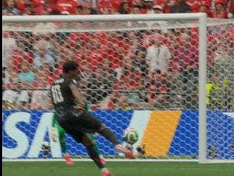 Kanada feiert vor heimischem Publikum den ersten WM-Sieg überhaupt und dann gleich mit einem fulminanten 6:0 gegen Katar. Doch der Co-Gastgeber muss die schwere Verletzung von Spieler Ismael Koné verkraften.