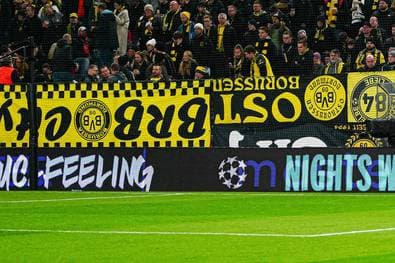 Darum hängen die BVB-Banner verkehrt herum