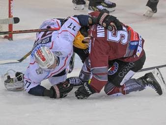 Bremerhaven erspielt sich Matchball