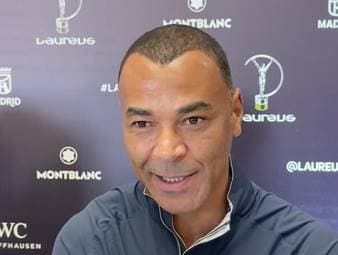 Im Rahmen der Laureus Awards in Madrid lobt die brasilianische Legende Cafu den Spielstil von Bayern München. Zudem verrät der Weltmeister, auf welcher Position er Joshua Kimmich aufstellen würde.