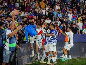 Irres Aufstiegs-Drama in Spanien! Mustafi-Team am Boden