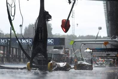Chaos-Rennen in Spa abgebrochen