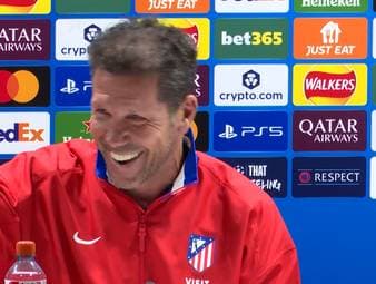 Im Vergleich zum 0:4 beim letzten Gastspiel bei Arsenal wechseln Atlético und Trainer Diego Simeone das Hotel. Der Grund dafür sorgt auf der Pressekonferenz für beherztes Lachen.