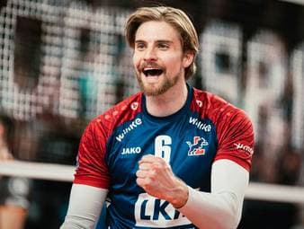 Howe wechselt zu „hochdekorierten Klub“
