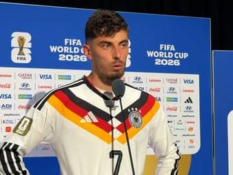 DFB-Stürmer Kai Havertz adelt nach dem Kantersieg gegen Curacao gleich mehrere seiner Teamkollegen, und kommt aus dem Schwärmen nicht mehr raus. 