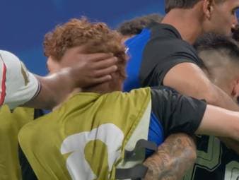 Wollte Jude Bellingham nach Abpfiff den Argentiniern gratulieren oder provozieren? So oder so sorgte die Aktion des Engländers nach Abpfiff für hitzige Szenen.