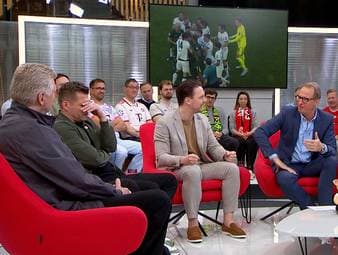 Jens Castrop sieht für eine Aktion in der Nachspielzeit noch die rote Karte. Das Schiedsrichter-Vorgehen wird im SPORT1-Doppelpass heiß diskutiert. 