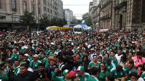 Mexikanische Fans in der Fanzone vor der WM-Eröffnung