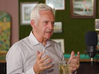 Als Weltmeister ohne eigenen Einsatz erlebte Helmut Kremers die WM 1974. Doch war die Zeit damals auch von zahlreichen politischen Konflikten und Bedrohungen geprägt.