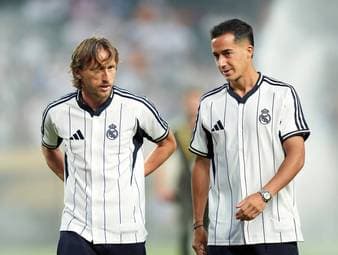 Bayer Leverkusen treibt seinen personellen Umbruch voran und holt einen erfahrenen Rechtsverteidiger an Bord. 