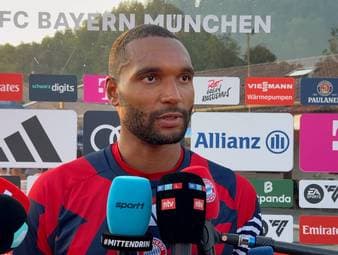 Ein möglicher WM-Boykott der UEFA-Teilnehmer beschäftigt auch Bayern-Star Jonathan Tah. Dabei hat der Nationalspieler eine klare Meinung rund um das Geschehen.