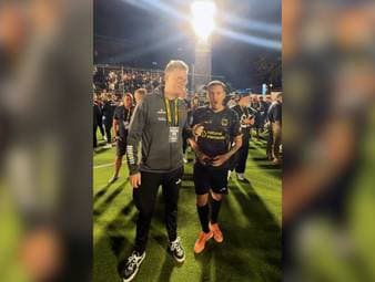 Max Kruse gewinnt die Weltmeisterschaft mit dem deutschen Kleinfeld-Team und scherzt anschließend über den verpassten WM-Titel 2014, als er nicht für das DFB-Team nominiert wurde.