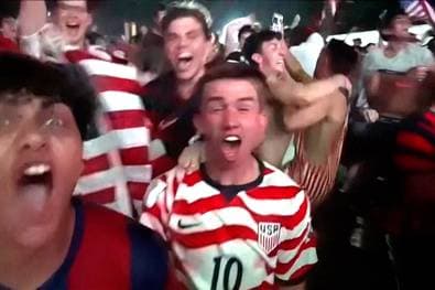 US-Fans rasten nach Abpfiff völlig aus