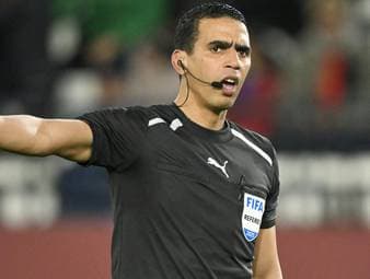 Fix! Dieser Referee pfeift deutschen Auftakt
