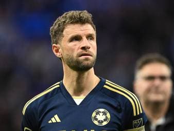NHL-Star verrät, dass er kurz nach Thomas Müllers Wechsel zu den Whitecaps mit ihm Kontakt hat und offenbart sich als ein großer Fan. 