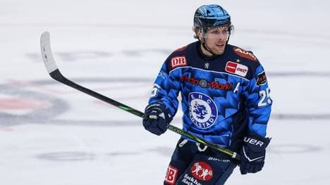 Hüttl spielt seit 2021 für den ERC