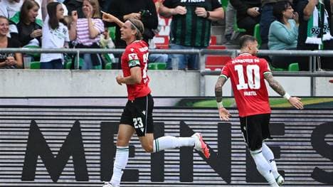 Torschützen unter sich: Stefan Thordarson (l.) und Marcel Hartel (r.)
