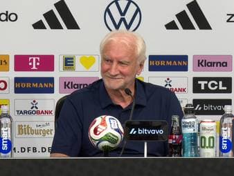 Der Zwangsabstieg von 1860 München beschäftigt auch den Ex-Löwen Rudi Völler. Deswegen macht er einen besonderen Vorschlag zum Wohl der Münchner.