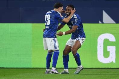 Schalke springt an die Spitze