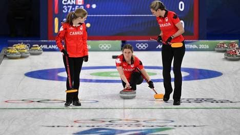 Die kanadischen Curlerinnen im Duell mit der Schweiz