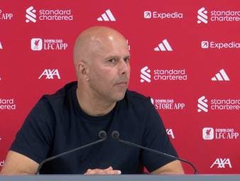 Arne Slot ist überzeugt, die Fans in der kommenden Saison zurückzugewinnen und mit Liverpool ein anderes Gesicht zu zeigen. Der Trainer wisse ganz genau, was der Mannschaft bisher fehle.