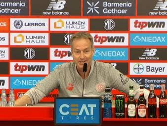 Bayer Leverkusen empfängt zum Nachholspiel des 17. Spieltags den HSV. B04-Coach Kasper Hjulmand spricht in der Pressekonferenz darüber, ob er nach den zuletzt eher schwachen Leistungen Druck verspürt. 