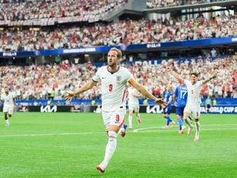 Bei WM Aktuell findet Expertin Julia Simic für Bayern- und England-Angreifer Harry Kane nur die löblichsten aller Worte nach seinem Doppelpack im ersten WM-Spiel gegen Kroatien. 