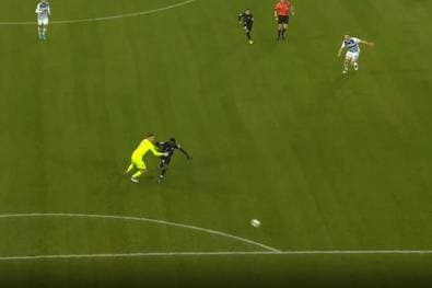 Irrer Klops von Duisburg-Keeper - inklusive Platzverweis!