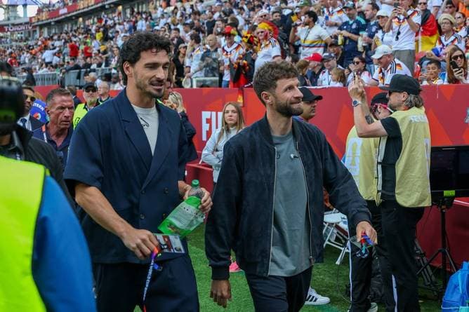 Offiziell! Müller und Hummels steigen bei Erstligist ein