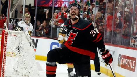 Carolinas Sebastian Aho bejubelt seinen Treffer