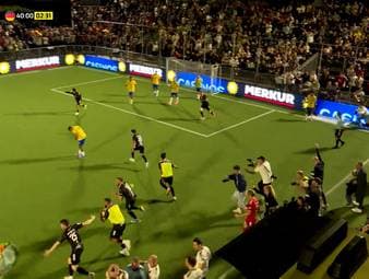 Die deutsche Socca-Nationalmannschaft hat zum zweiten Mal die Weltmeisterschaft gewonnen. Bei der Heim-WM in Essen besiegen die Deutschen Brasilien mit 3:1.
