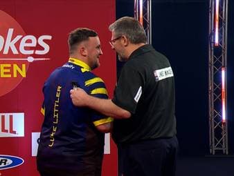 Luke Littler bekommt es im Finale der UK Open mit Landsmann James Wade zu tun. Letzterer schafft es, die Partie spannend zu halten - kann die Titelverteidigung seines 19 Jahre alten Gegners aber schließlich nicht verhindern. 